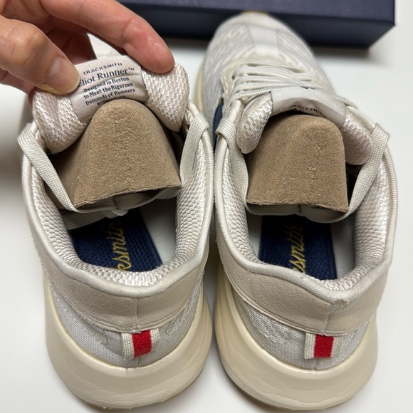 ✨ Tracksmith Eliot Runner ✨ in Ivory / Navy Unisex Men's 5.5 Women's 7 - Picture 11 of 17